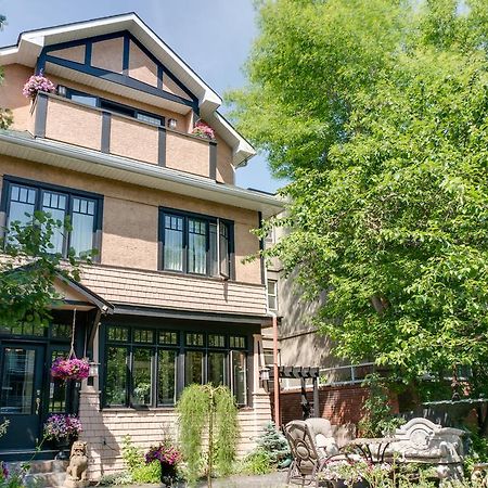 Calgary Westways Guest House Exterior photo