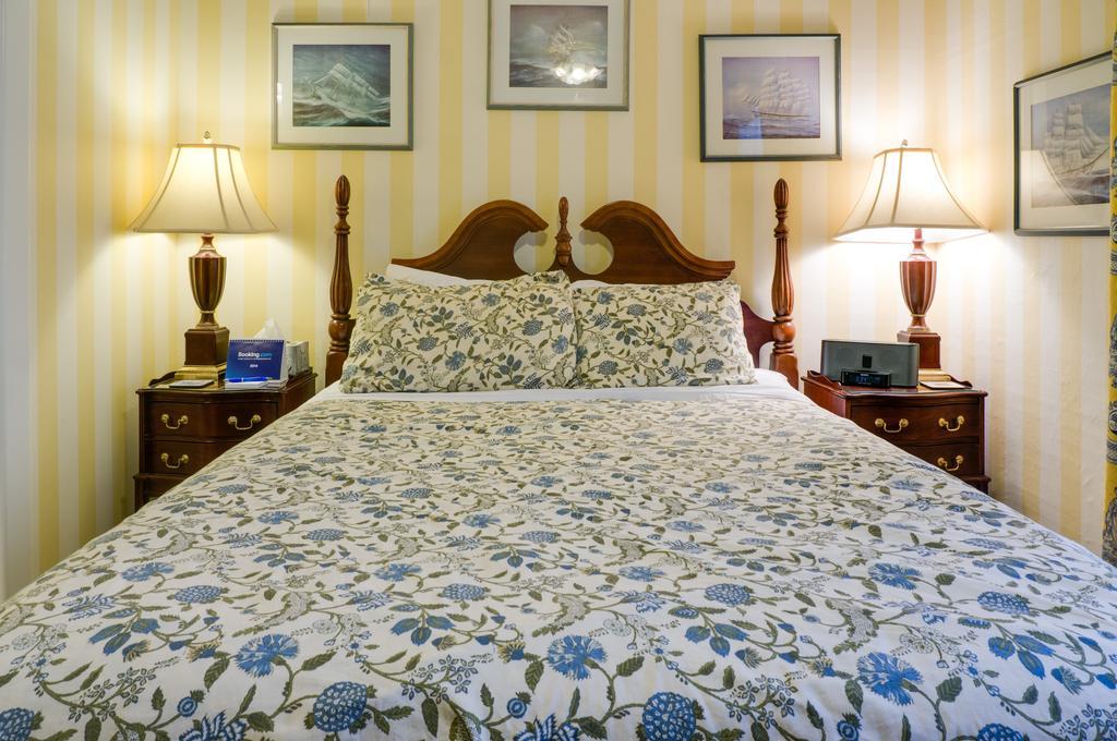 Calgary Westways Guest House Room photo