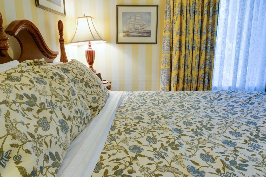 Calgary Westways Guest House Room photo