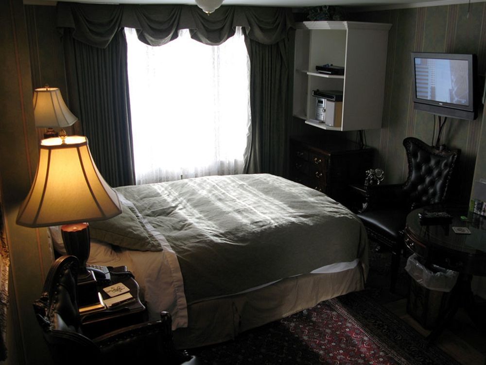 Calgary Westways Guest House Exterior photo